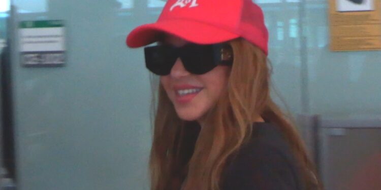 Shakira Radiates Positivity Amidst Turbulent Times: Departure from Barcelona with a Smile