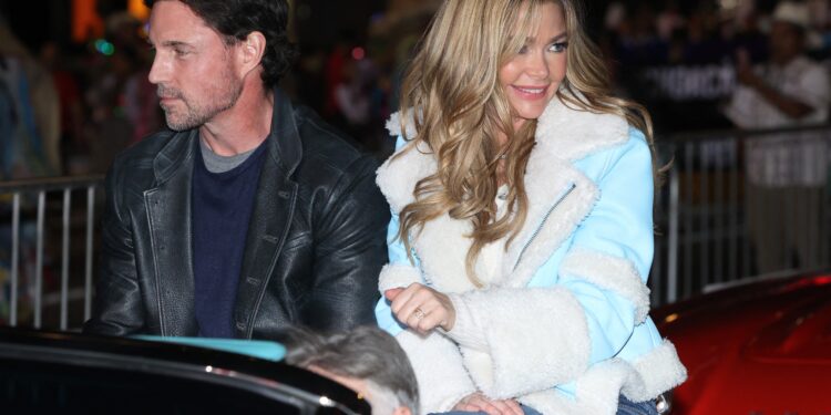 Denise Richards Shines at the 91st Hollywood Christmas Parade: A Hollywood Journey Unveiled