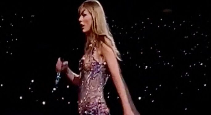 Taylor Swift’s Unstoppable Eras Tour: Overcoming Wardrobe Malfunctions